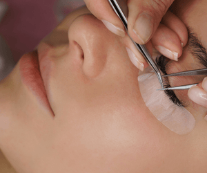 fake eyelashes history