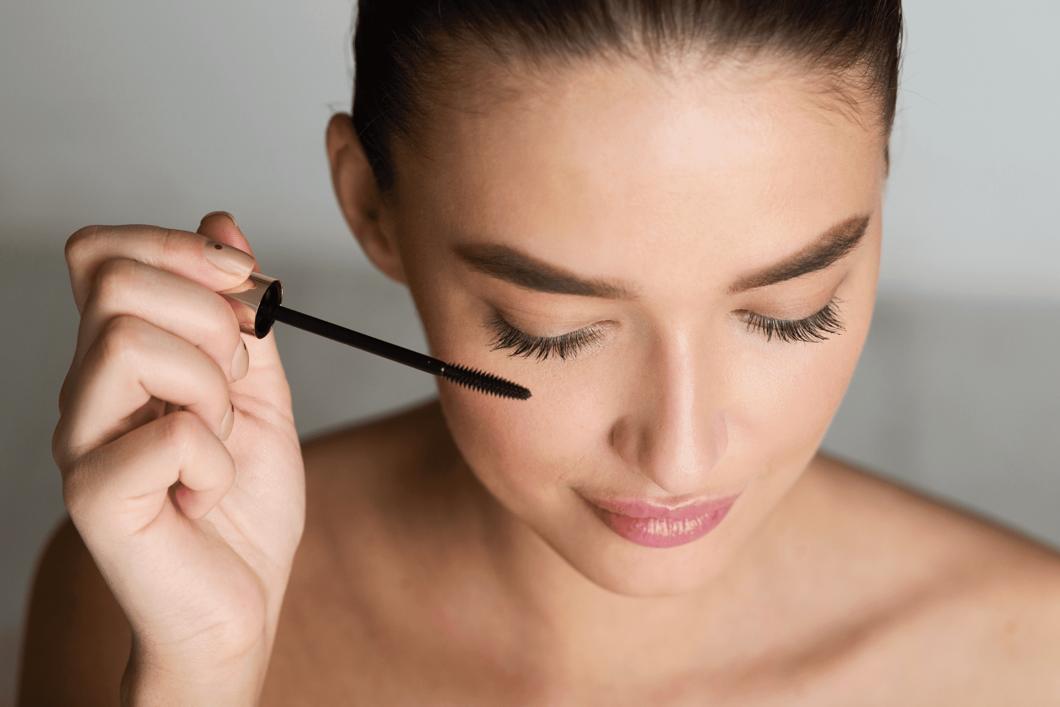 Why Are My Eyelashes Sticking Together? Causes, Solutions, and Prevention