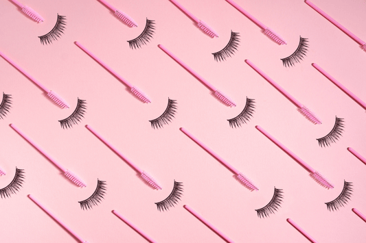 fake eyelashes history