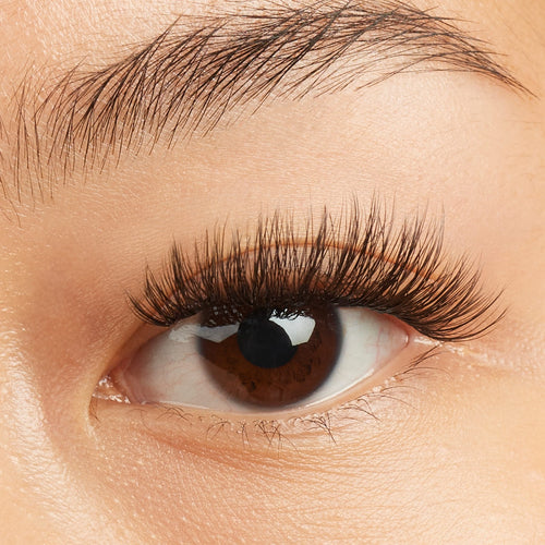 Closeup of an eye wearing Cashemere lashes