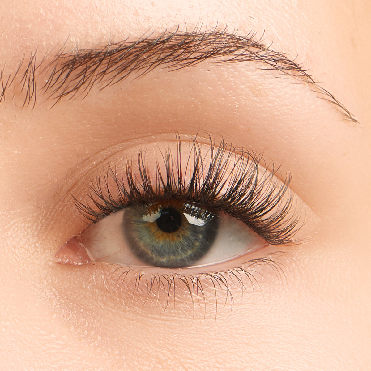 Aura NanoSoft lash clusters on a close-up of a blue-green eye, creating a lifted, natural look.
